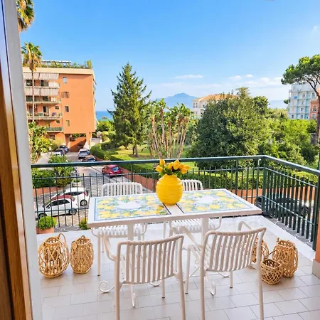 Spacious And Charming Oasis In Center * Sorrento
