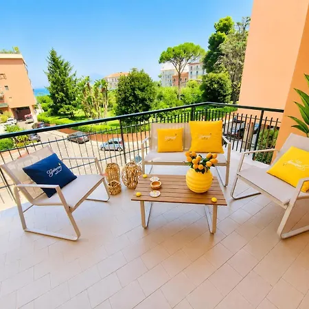 Spacious And Charming Oasis In Center * Sorrento