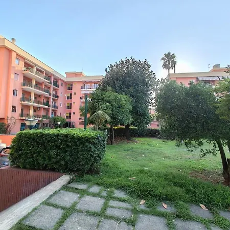 Spacious And Charming Oasis In Center Appartamento Sorrento