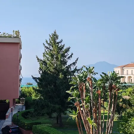 Spacious And Charming Oasis In Center Appartamento *