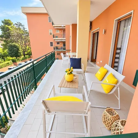 Spacious And Charming Oasis In Center * Sorrento