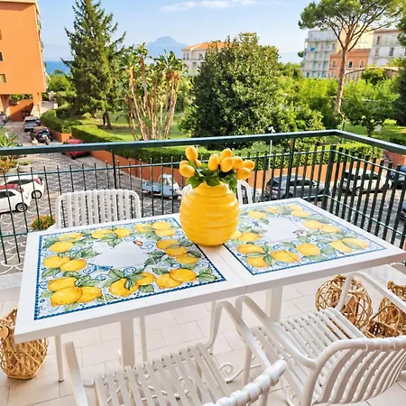 Spacious And Charming Oasis In Center * Sorrento